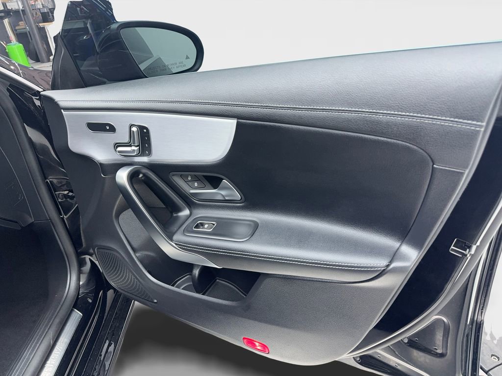 Used 2022 Mercedes-Benz CLA 250 image 34