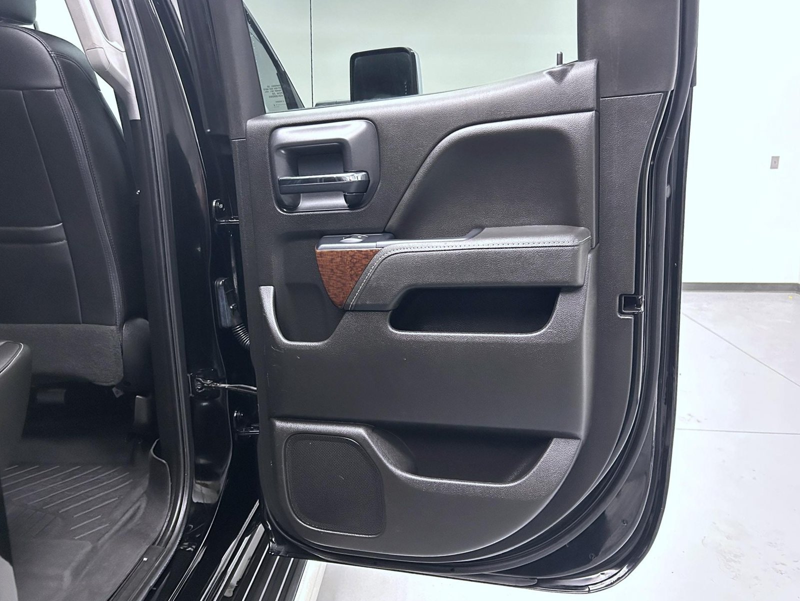 Used 2018 GMC Sierra 2500 SLT AWD/4WD image 17