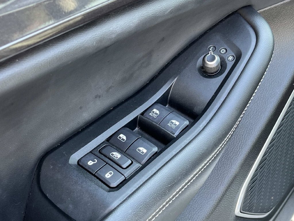 Used 2021 Jeep Grand Cherokee L Laredo w/ Luxury Tech Group I AWD/4WD image 29