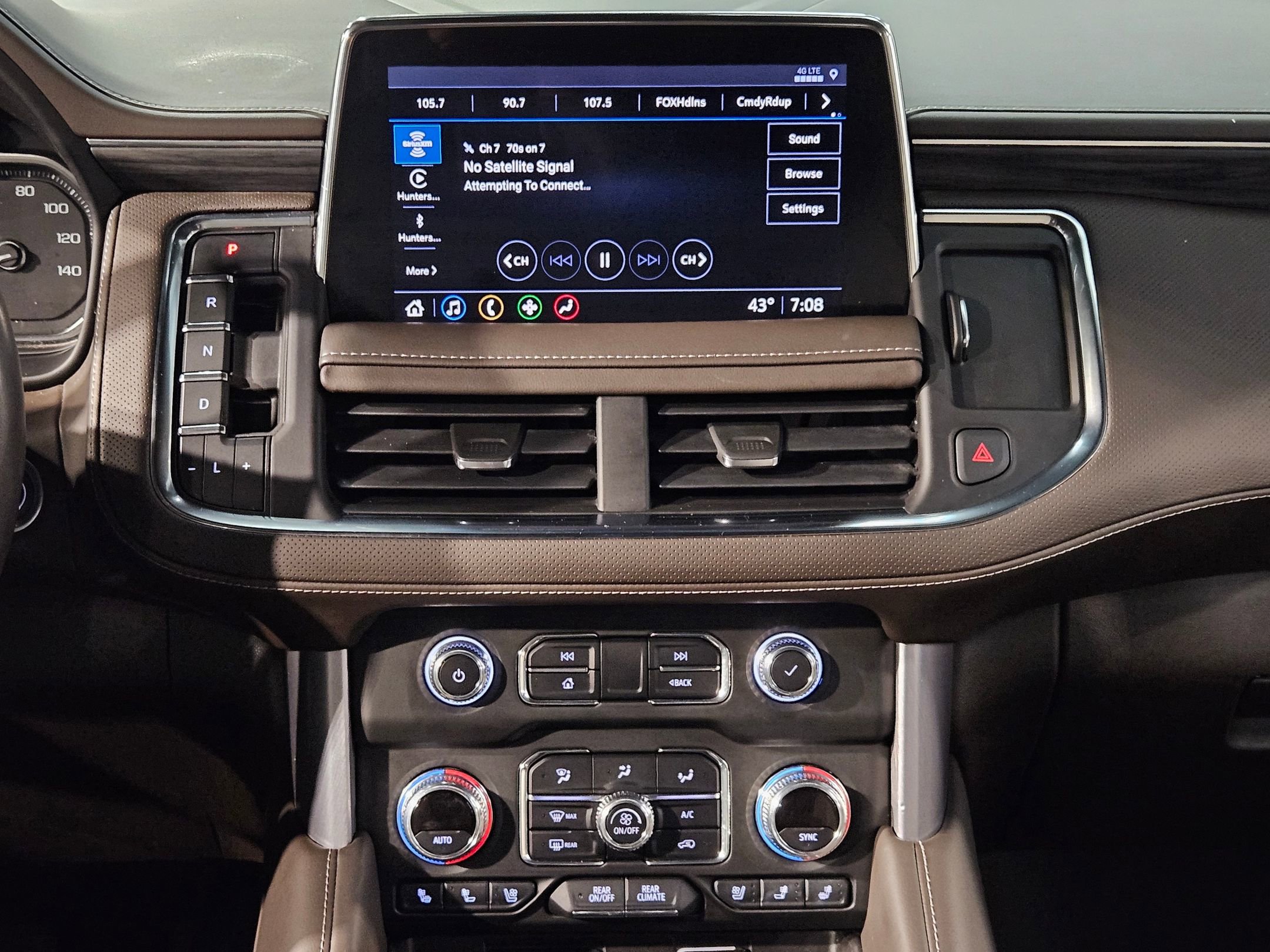 Used 2021 GMC Yukon SLT w/ SLT Luxury Package image 16