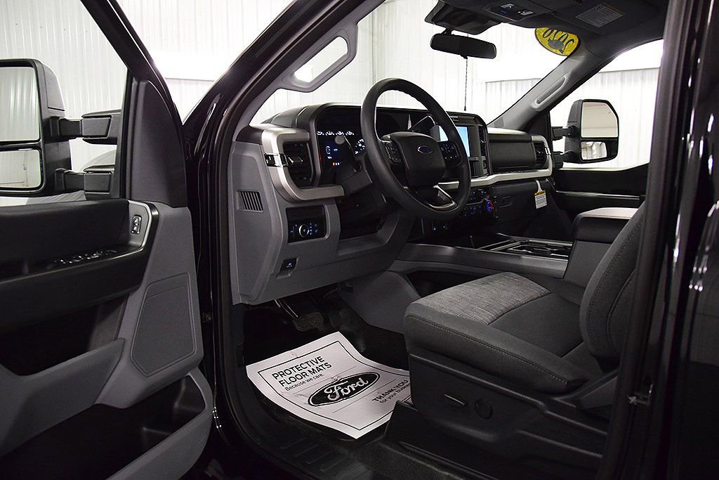 New 2026 Ford F350 XLT w/ FX4 Off-Road Package AWD/4WD image 14