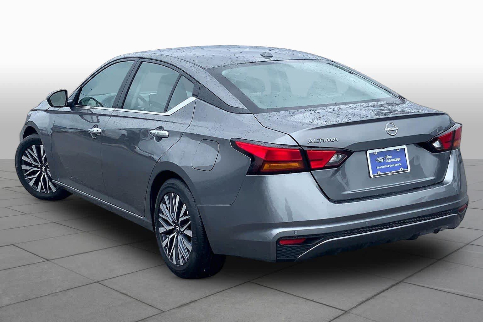 Used 2025 Nissan Altima 2.5 SV FWD image 11