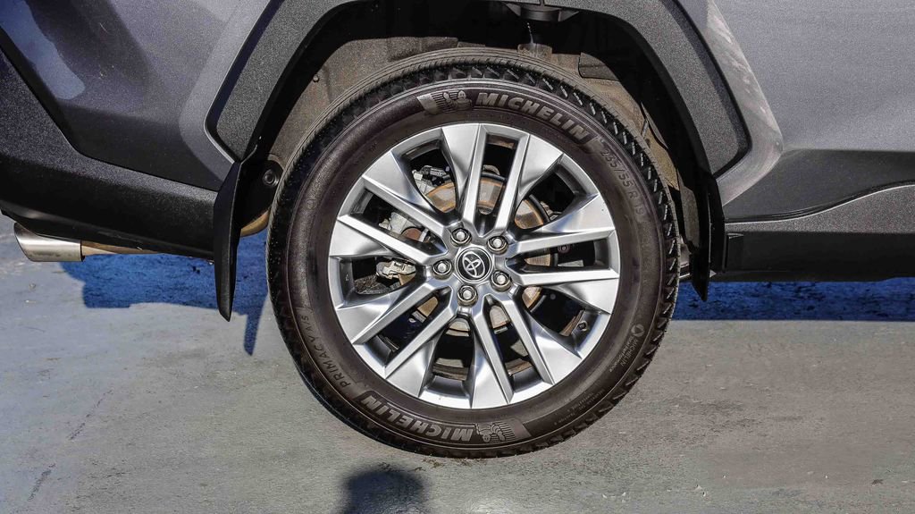 Used 2023 Toyota RAV4 XLE Premium FWD image 11