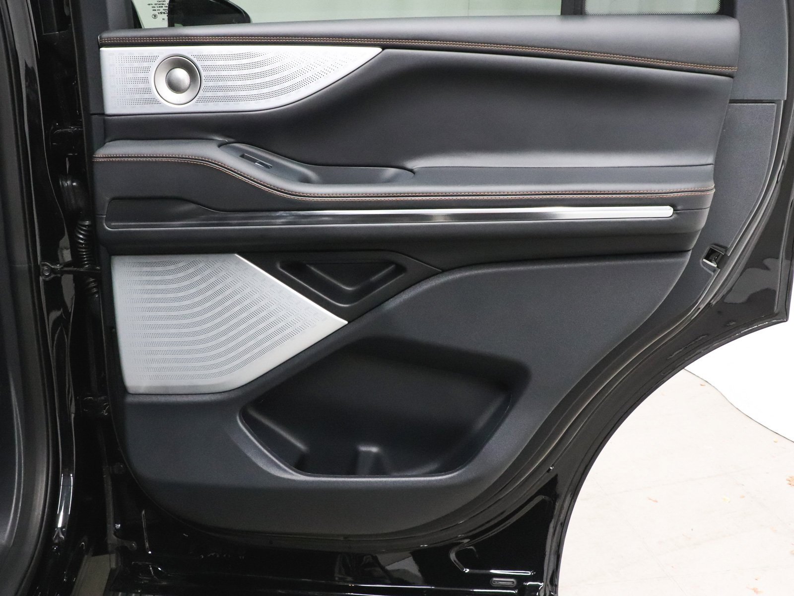 Used 2025 Lincoln Navigator Black Label image 16