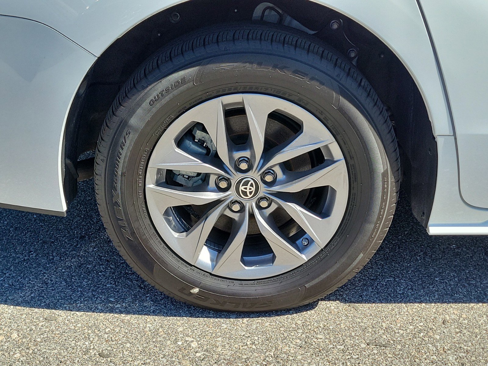 Used 2024 Toyota Sienna LE image 10