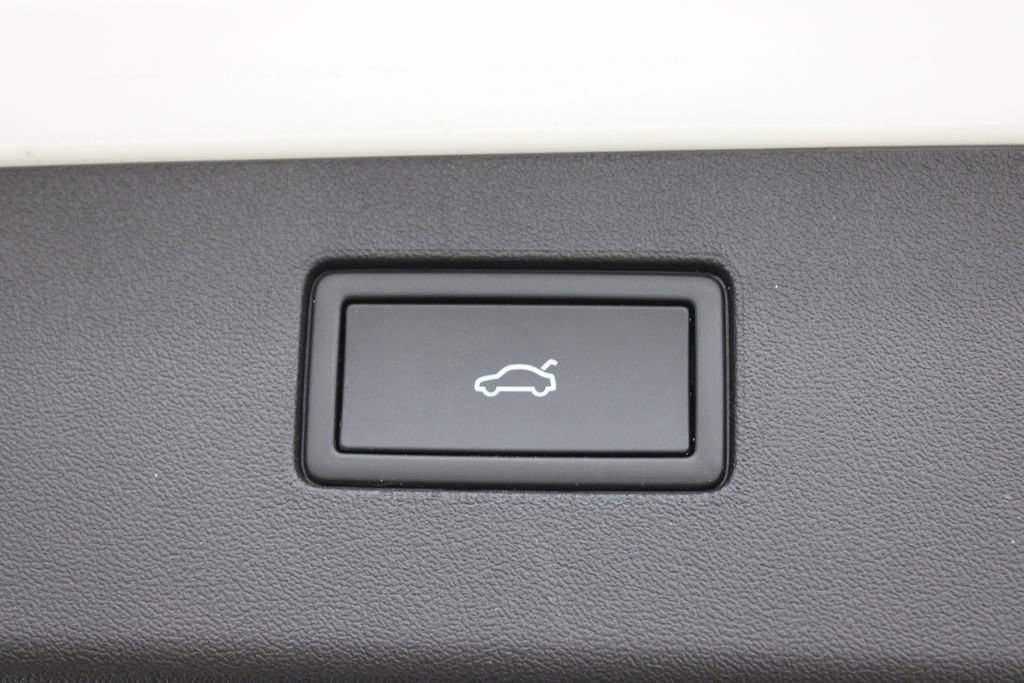 Certified 2025 Volkswagen Tiguan SE image 29