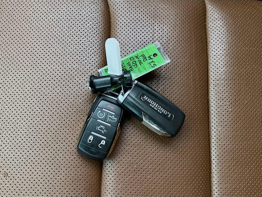 Used 2019 RAM 1500 Laramie Longhorn image 29