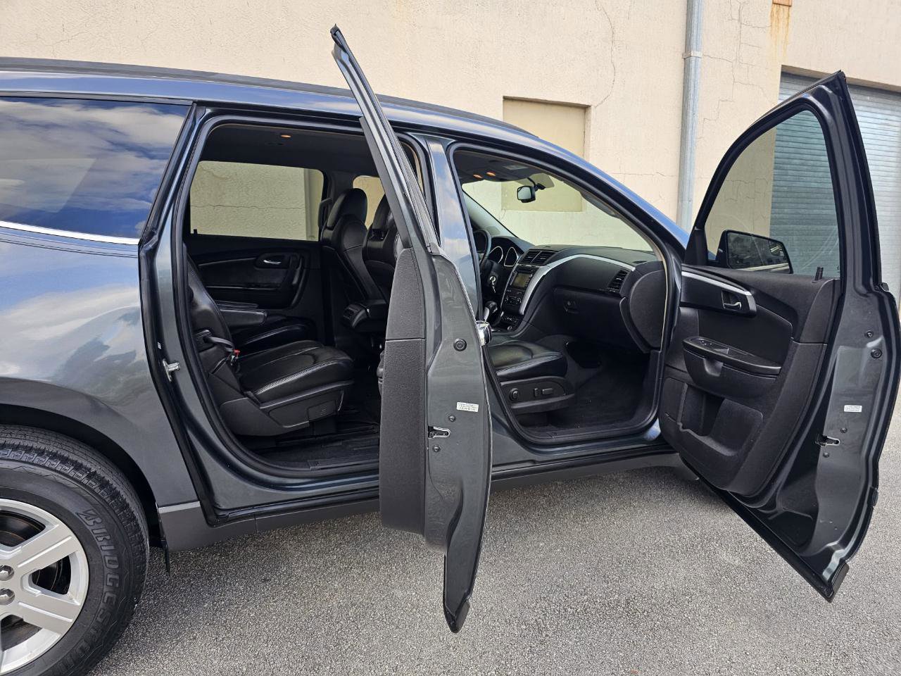 Used 2009 Chevrolet Traverse LT image 18