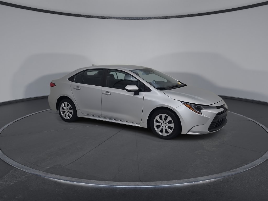 Used 2025 Toyota Corolla LE FWD image 2