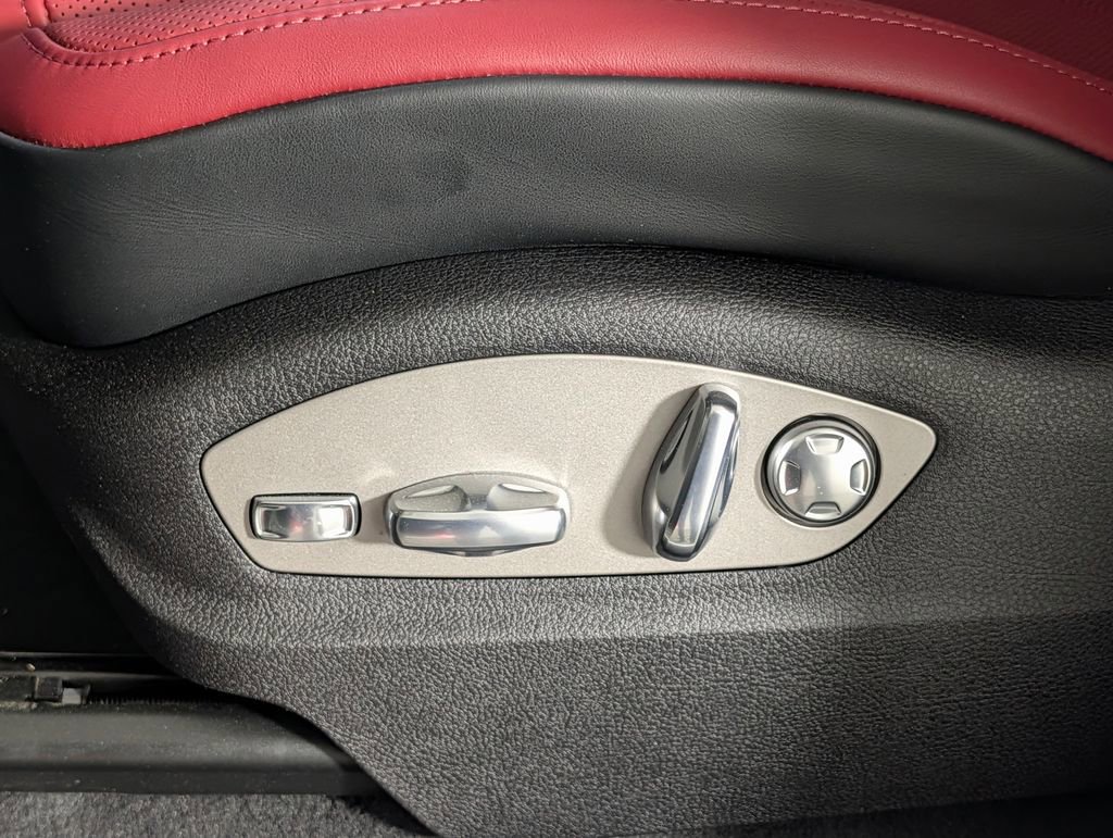 New 2026 Porsche Macan image 30