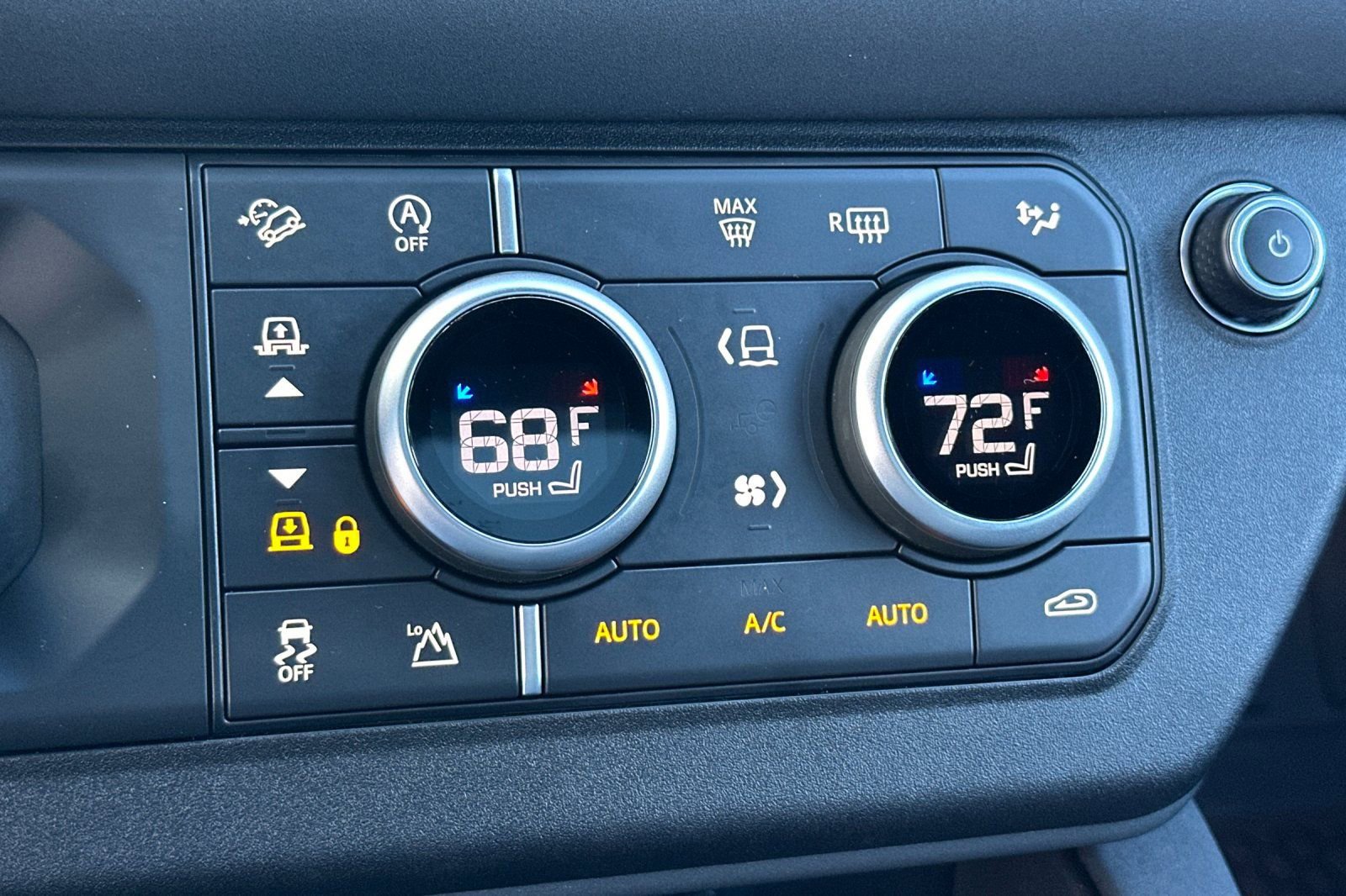 Used 2023 Land Rover Defender 110 X-Dynamic SE image 26