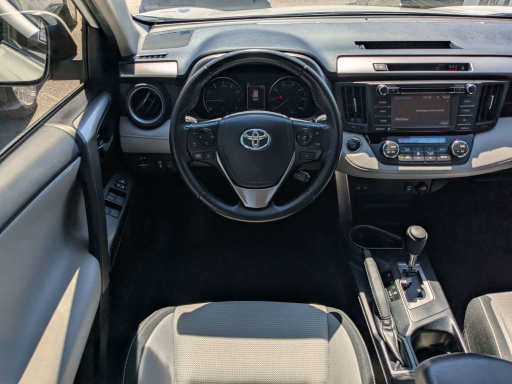 Used 2018 Toyota RAV4 XLE AWD/4WD image 14