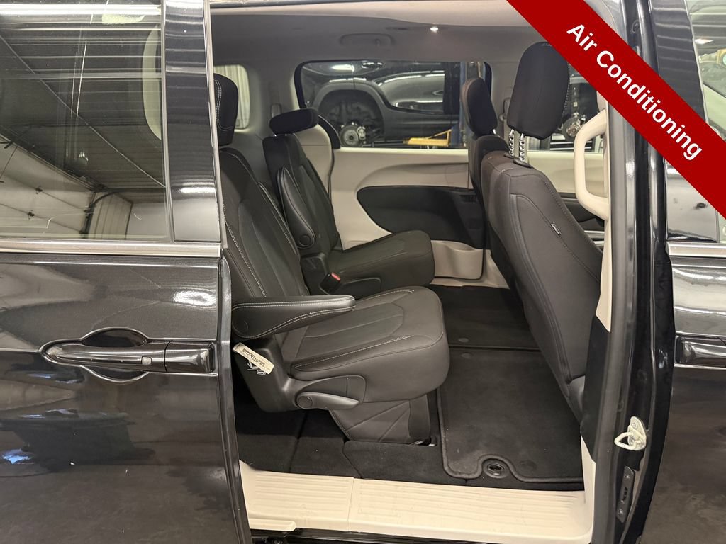 Used 2022 Chrysler Voyager LX FWD image 34