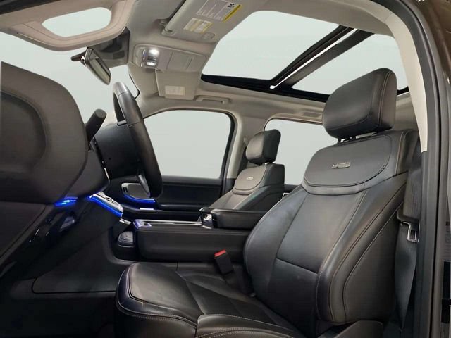 Used 2025 Ford Expedition Max Platinum AWD/4WD image 29