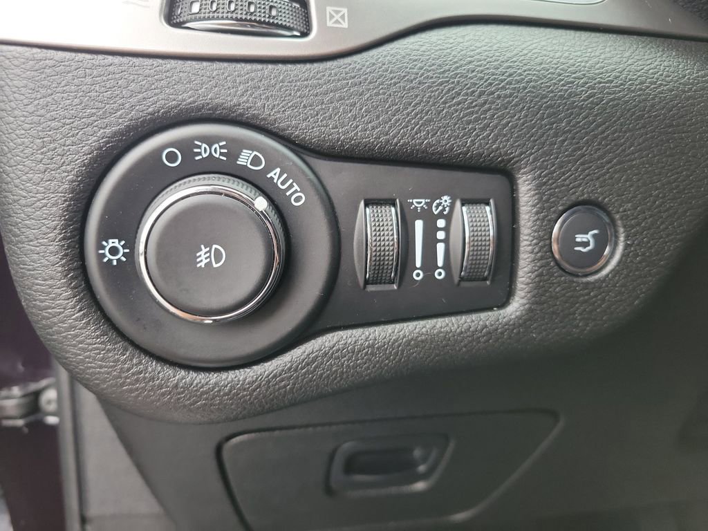 Used 2021 Jeep Cherokee High Altitude image 31