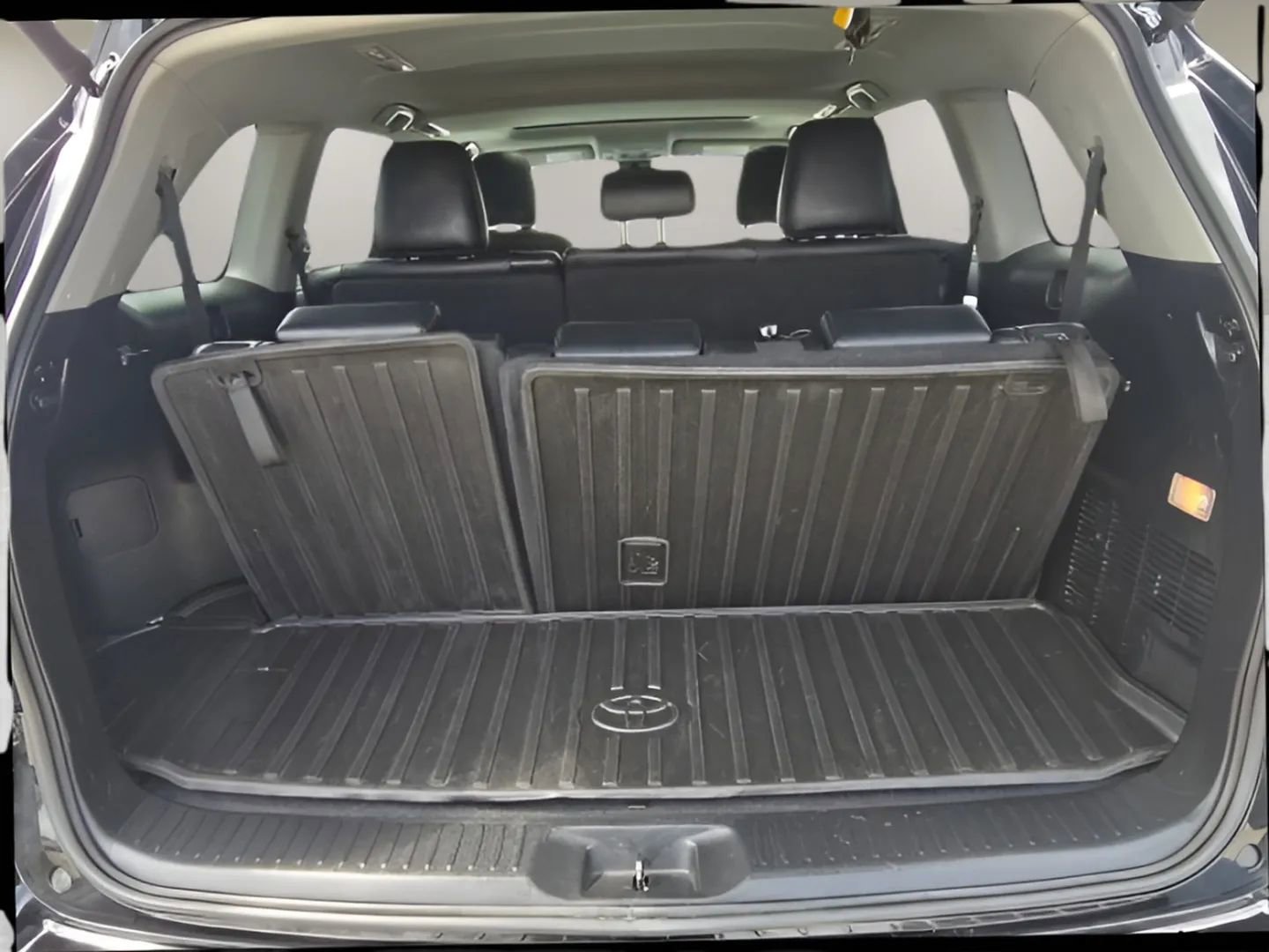 Used 2019 Toyota Highlander XLE AWD/4WD image 21
