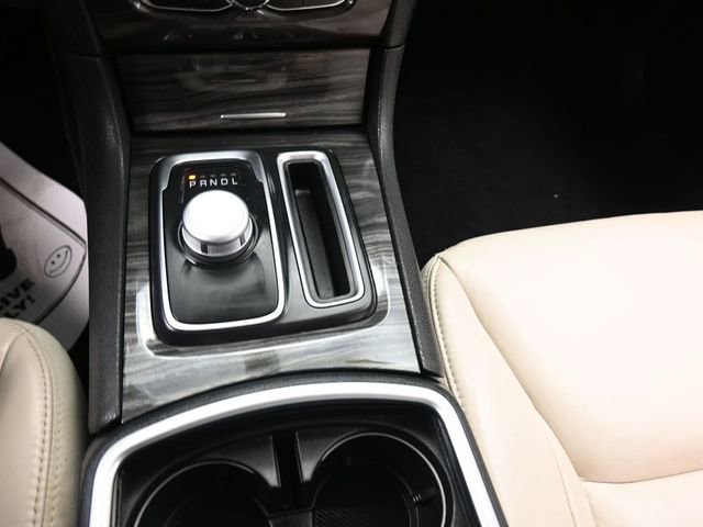 Used 2020 Chrysler 300 Touring L w/ Quick Order Package 2EF image 11