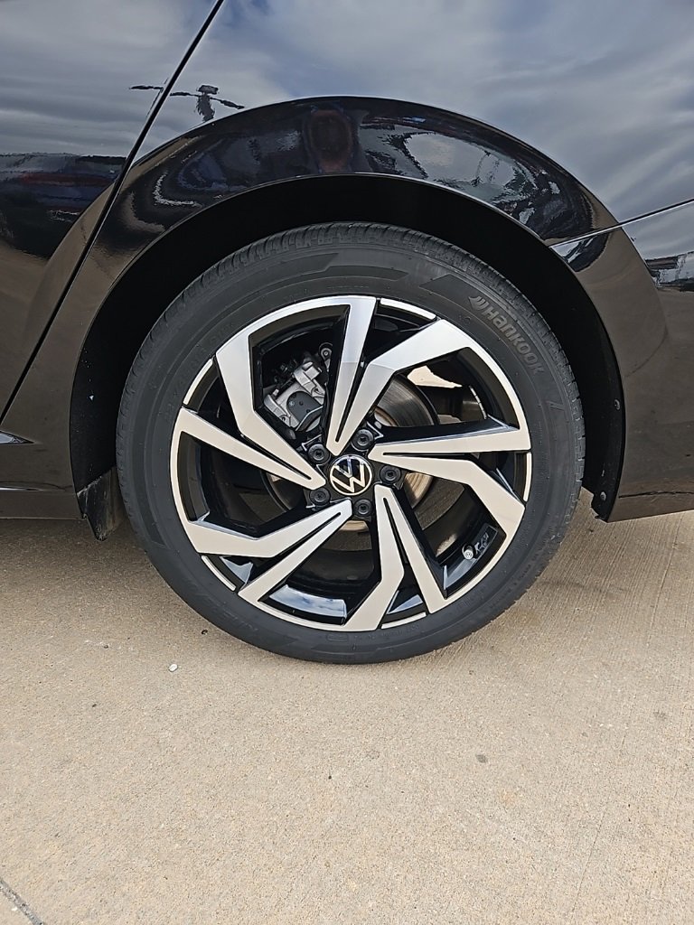 Used 2025 Volkswagen Jetta SEL image 9