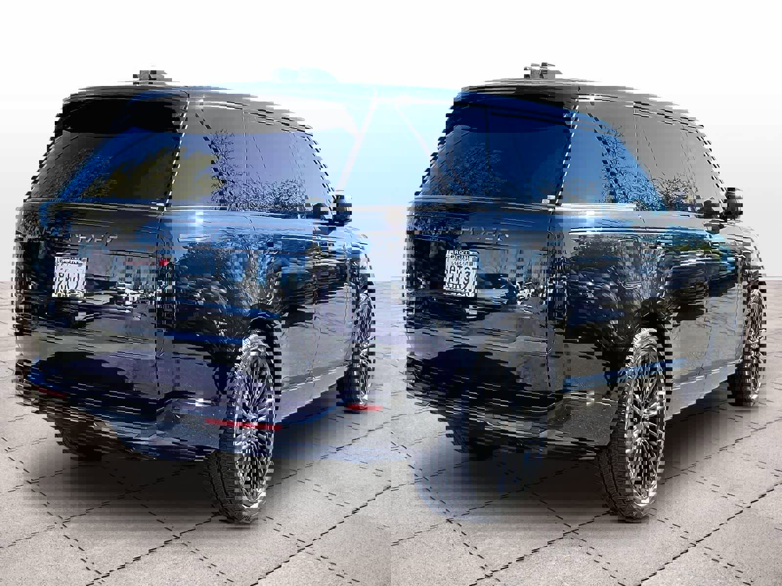 Used 2025 Land Rover Range Rover Long Wheelbase SE image 15