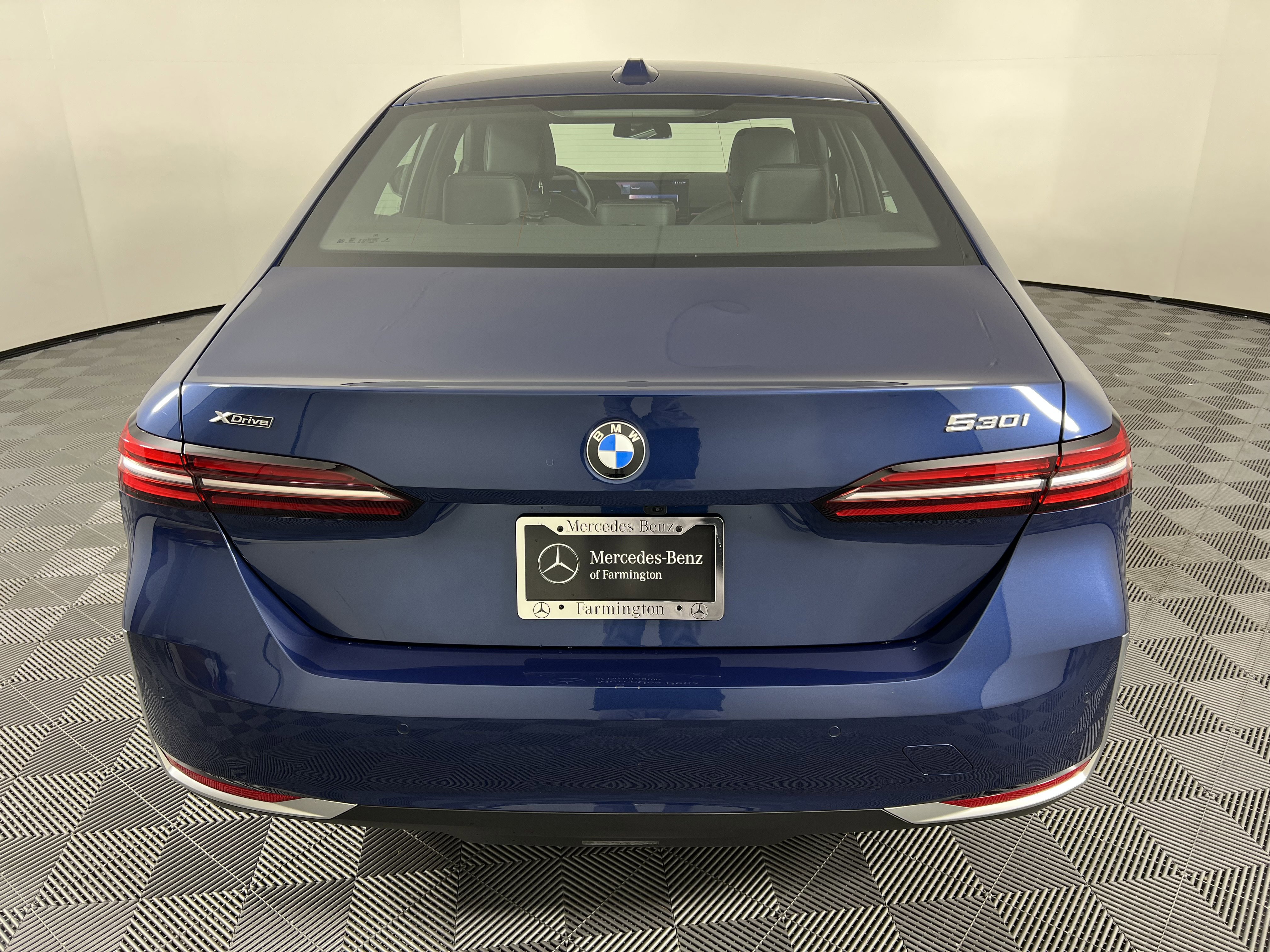 Used 2025 BMW 530i xDrive w/ Premium Package AWD/4WD image 11