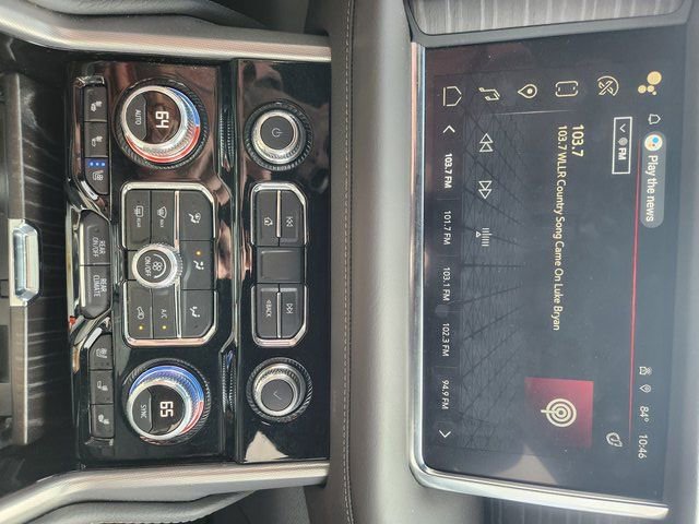 Used 2022 GMC Yukon XL Denali image 10