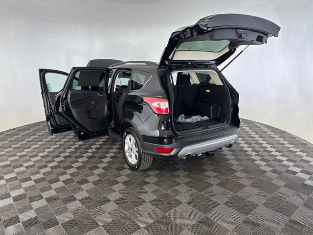 Used 2018 Ford Escape SE w/ Ford Safe & Smart Package FWD image 16