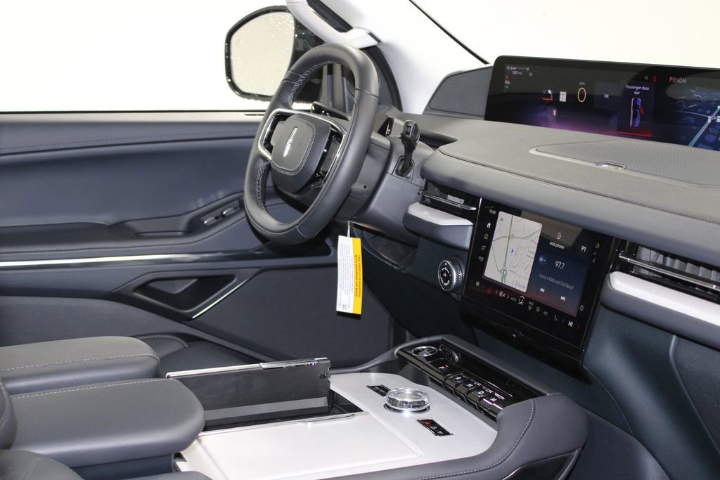 New 2026 Lincoln Navigator L Premier AWD/4WD image 32