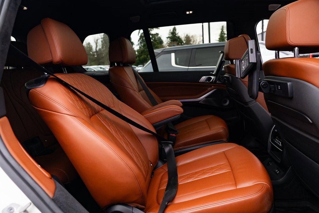 Used 2022 BMW X7 M50i image 25