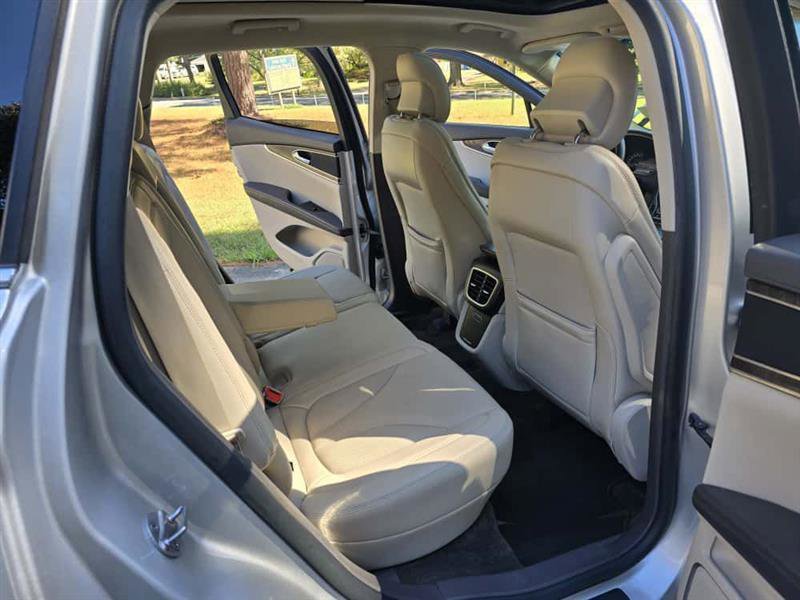 Used 2017 Lincoln MKX Reserve w/ Lincoln MKX Climate Package image 25