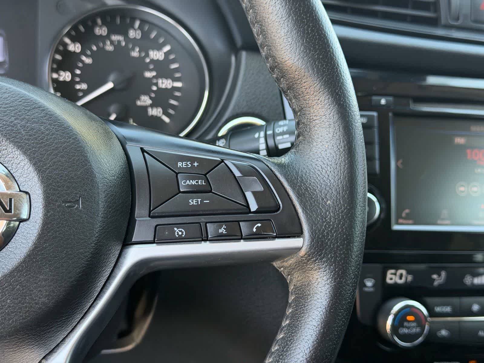 Used 2020 Nissan Rogue SV FWD image 17