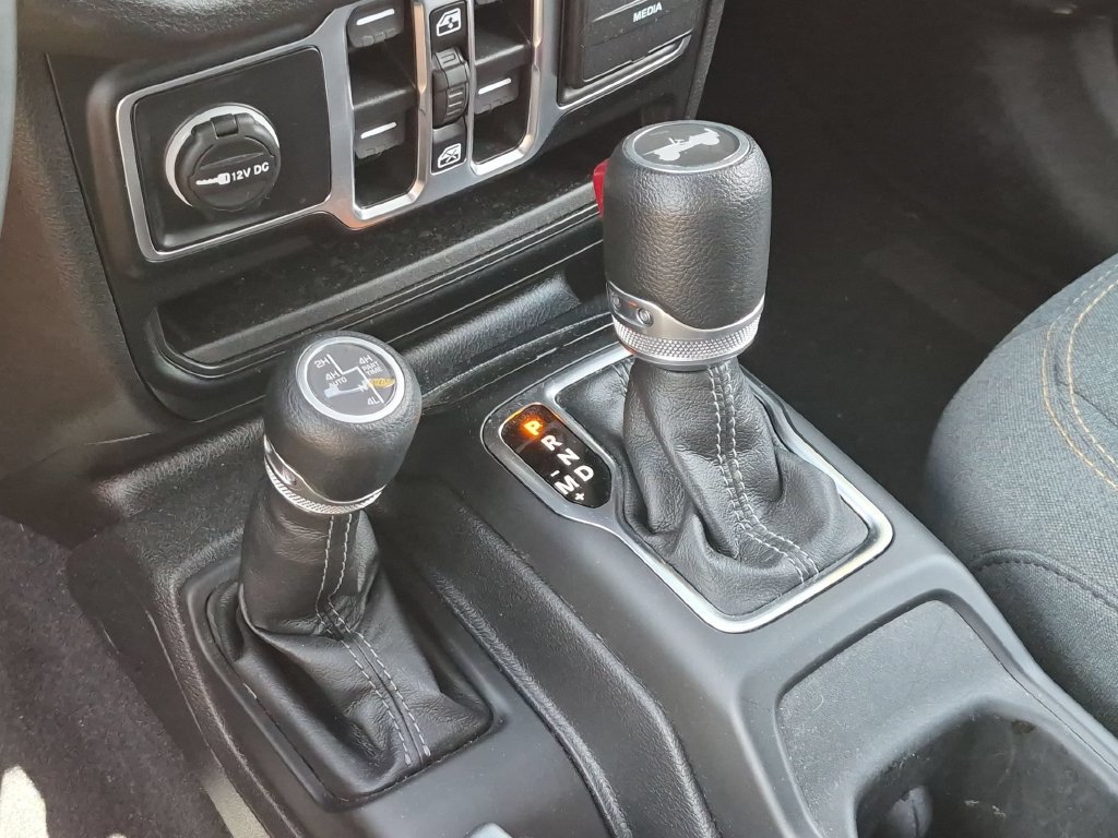 Used 2024 Jeep Wrangler Unlimited w/ Convenience Group AWD/4WD image 12