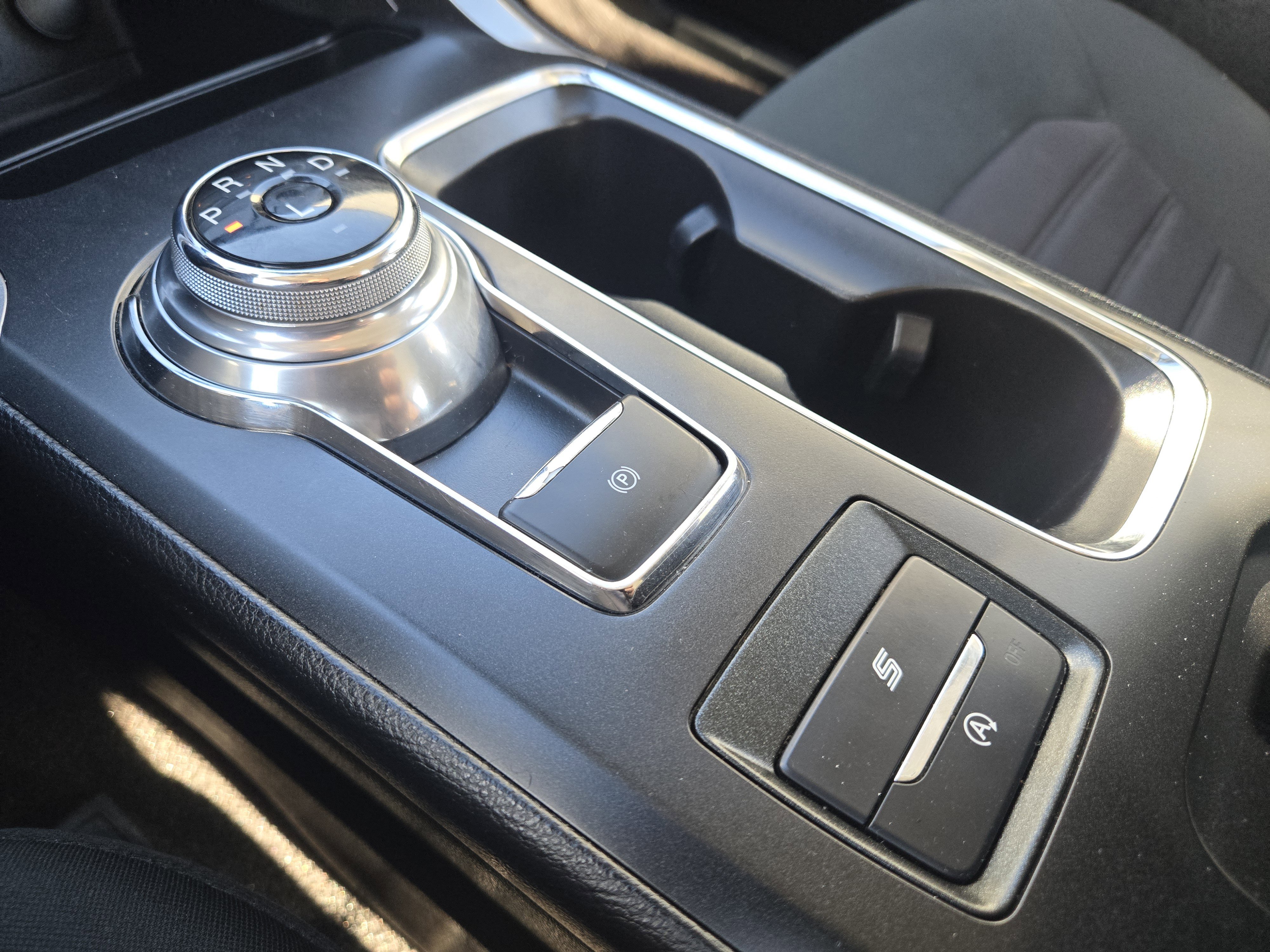 Used 2020 Ford Fusion SE image 23