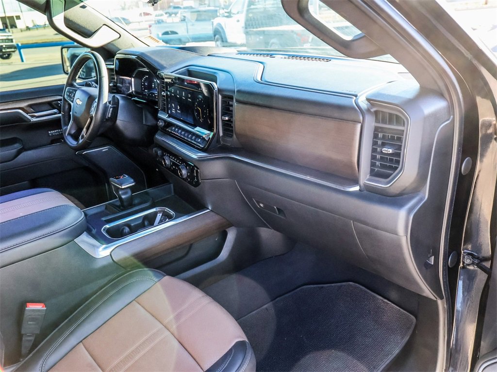 Used 2023 Chevrolet Silverado 1500 High Country w/ Technology Package image 16