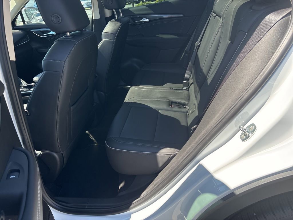 Used 2022 Buick Envision Essence w/ Technology Package I AWD/4WD image 25