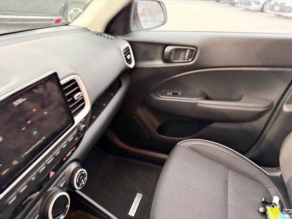 Used 2025 Hyundai Venue Limited image 16