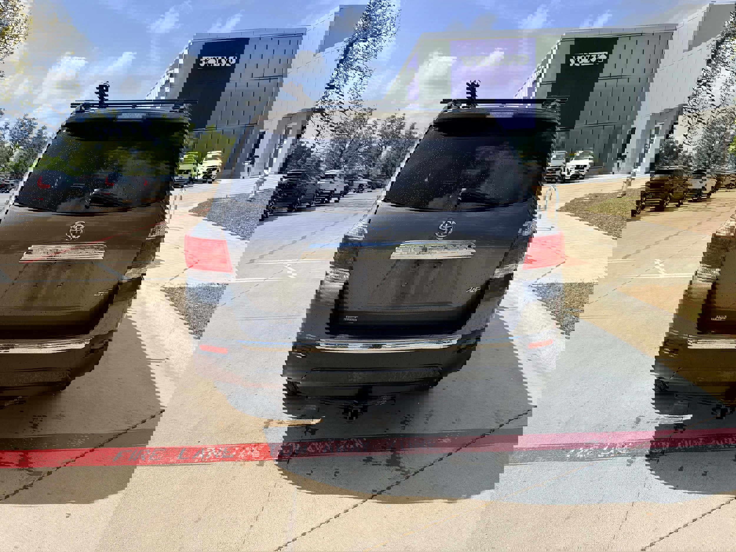 Used 2011 Toyota Highlander SE w/ Tow Pkg AWD/4WD image 5