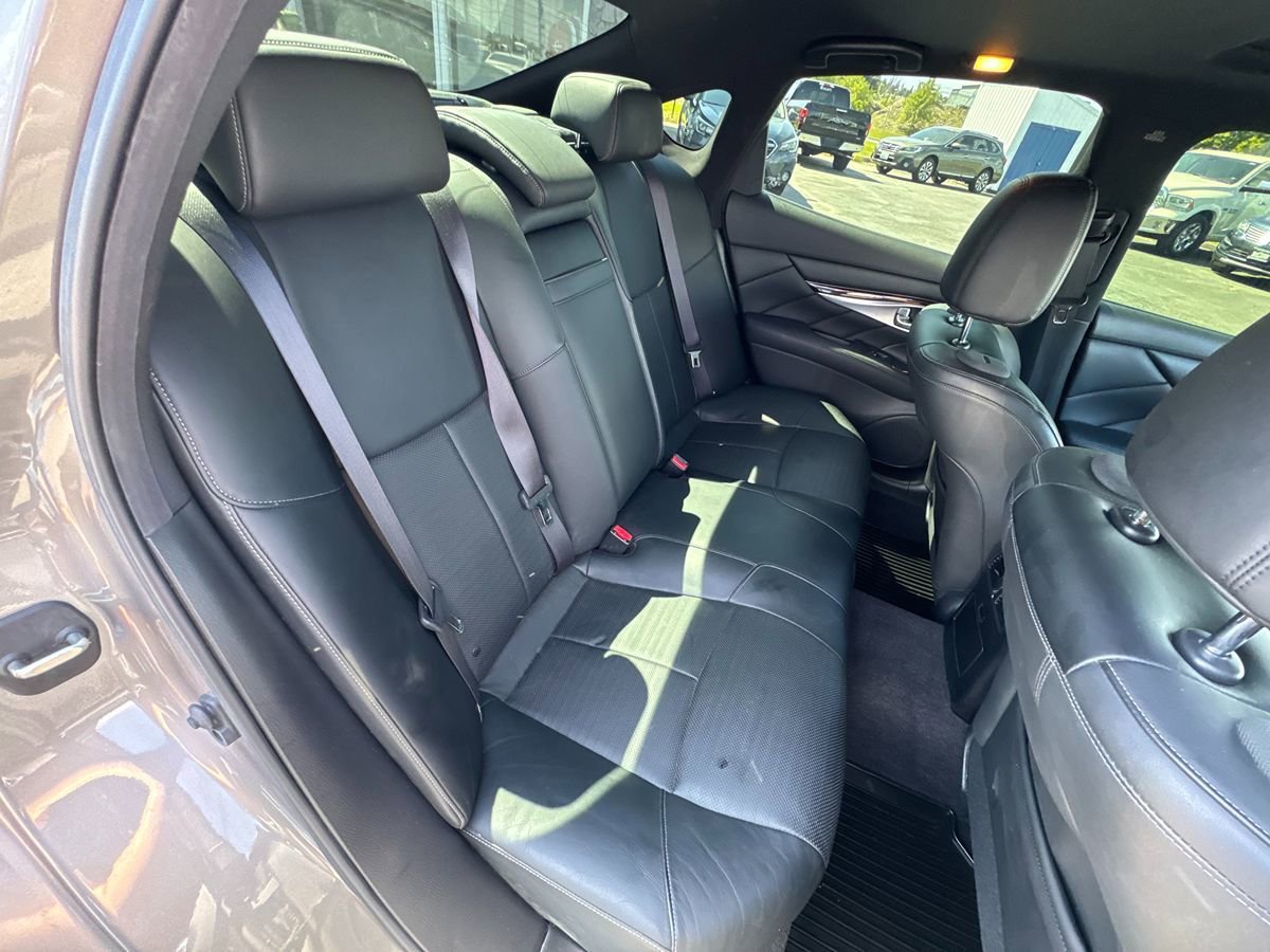 Used 2013 INFINITI M56 x AWD/4WD image 30