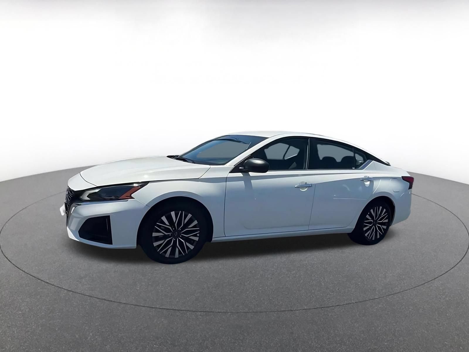 Used 2025 Nissan Altima 2.5 SV FWD image 8