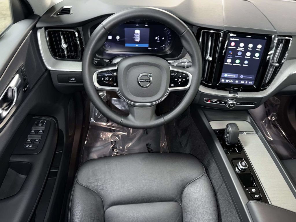 Used 2025 Volvo XC60 B5 Plus AWD/4WD image 4