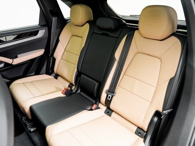 New 2026 Porsche Cayenne image 28