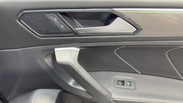 Used 2024 Volkswagen Tiguan SE R-Line image 14