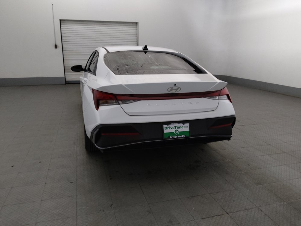 Used 2024 Hyundai Elantra SE FWD image 6