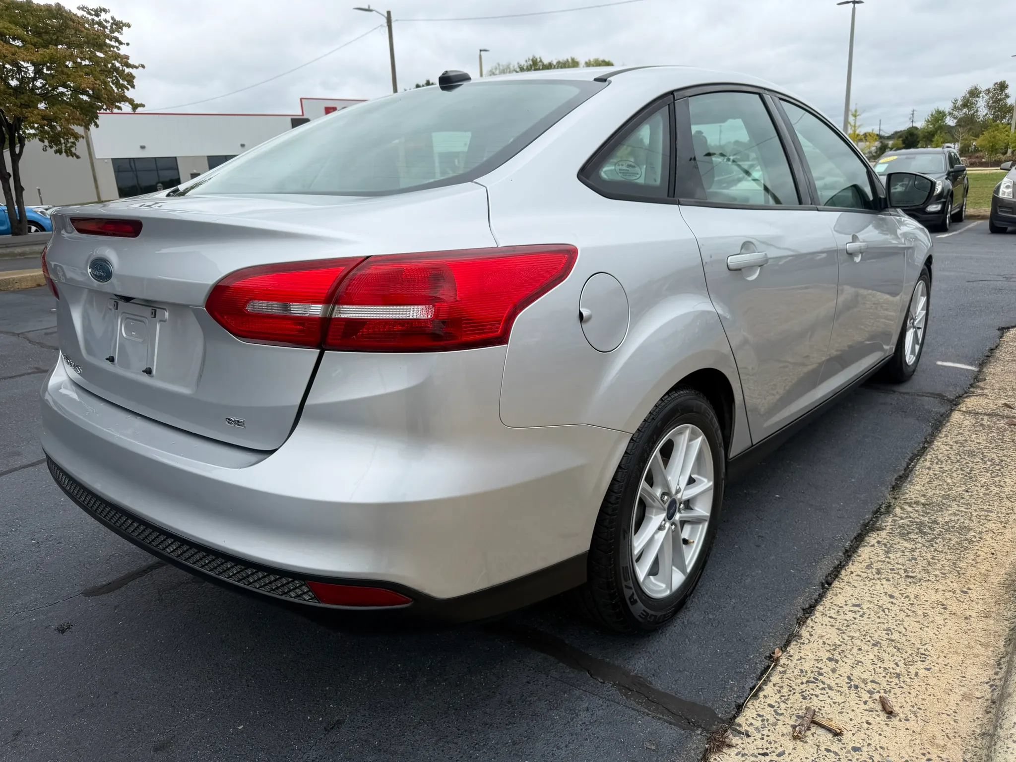 Used 2017 Ford Focus SE FWD image 7
