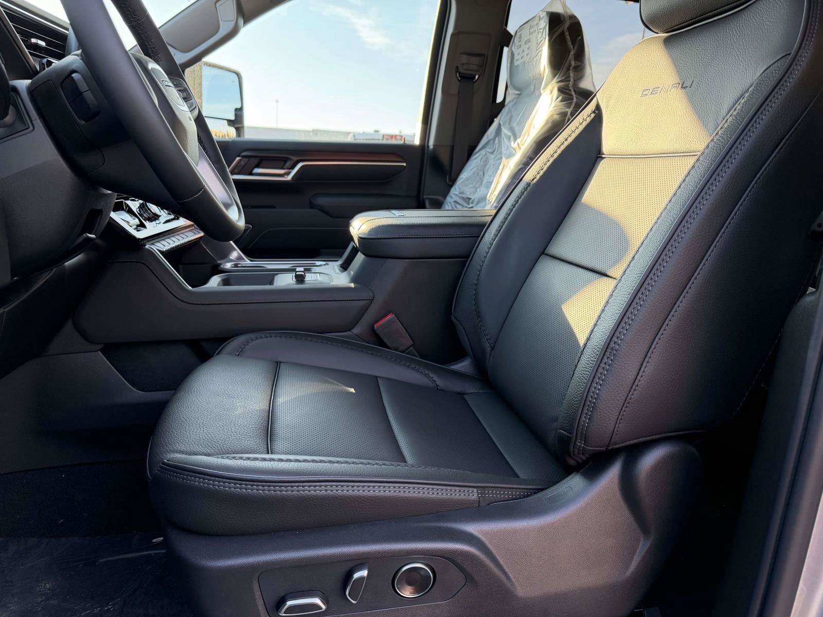New 2026 GMC Sierra 2500 Denali w/ Denali Reserve Package AWD/4WD image 7