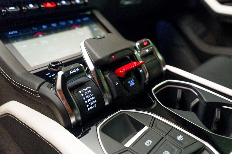 Used 2025 Lamborghini Urus SE AWD/4WD image 22