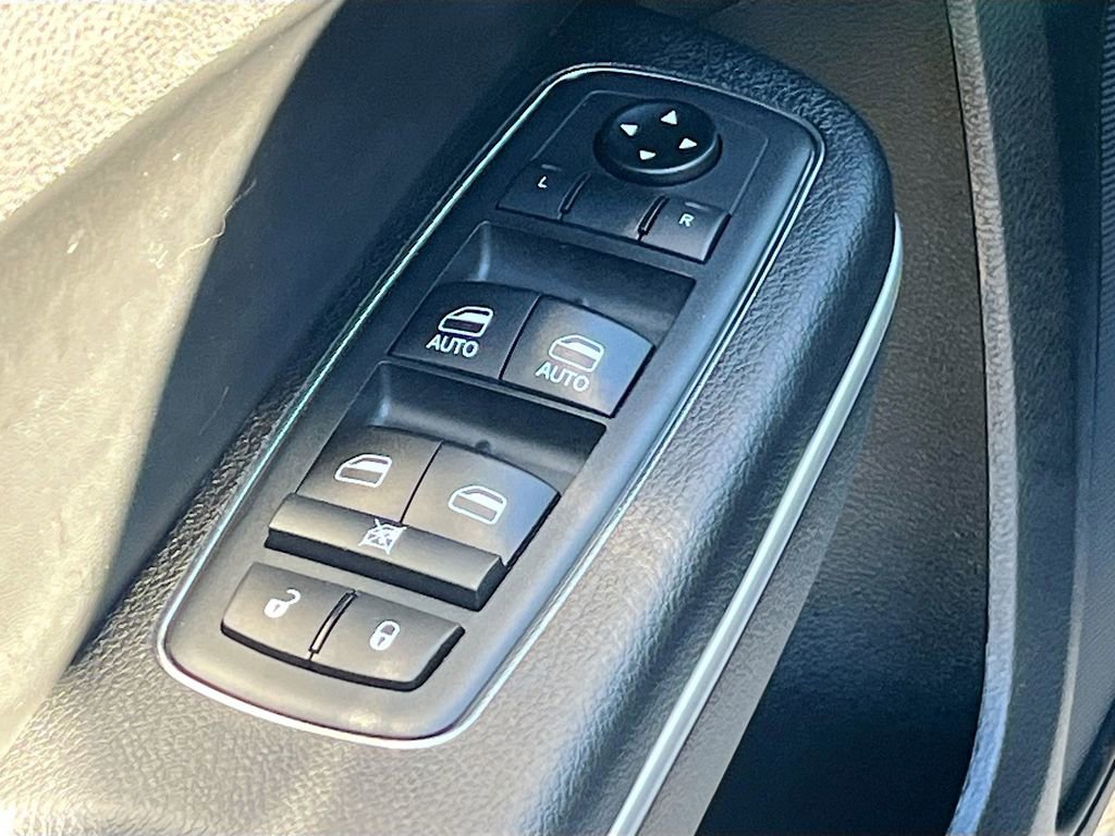 Used 2019 Chrysler 300 S w/ Safetytec Plus Group image 18