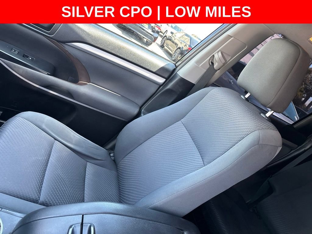 Used 2019 Toyota Highlander LE w/ Carpet Mat Package (TMS) FWD image 17