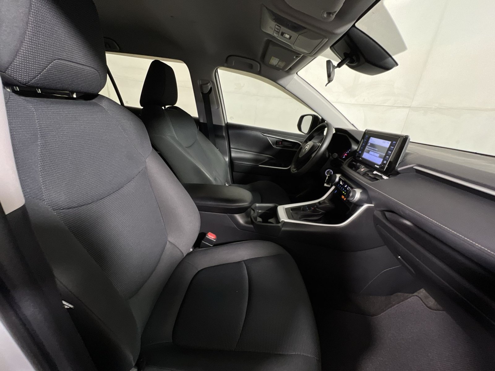 Used 2021 Toyota RAV4 LE w/ Carpet Mat Package (TMS) FWD image 25