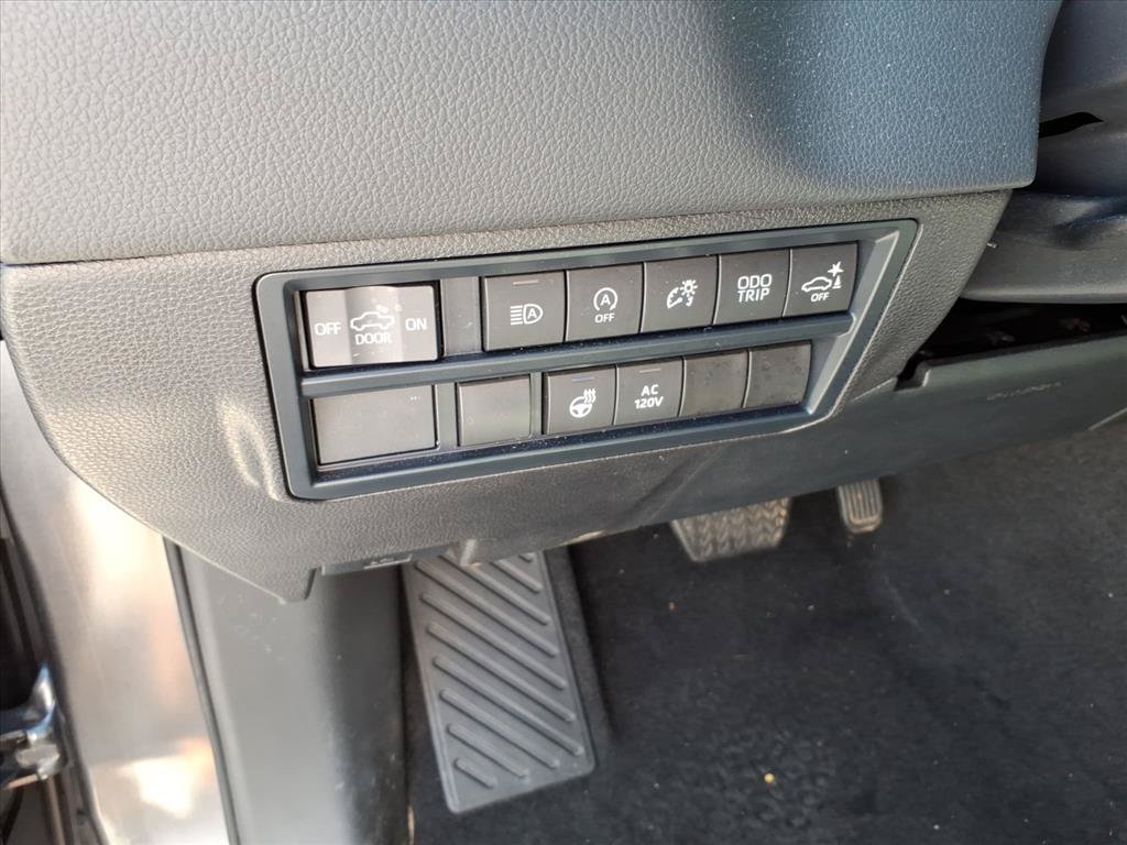 Used 2024 Toyota Tundra Limited AWD/4WD image 17