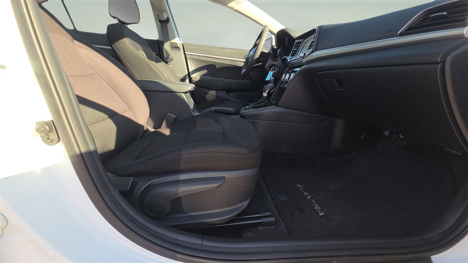 Used 2019 Hyundai Elantra SE w/ Cargo Package image 13